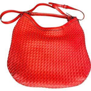 Bolsa Women’s Woven Red Shoulder Bag. 12”x15”